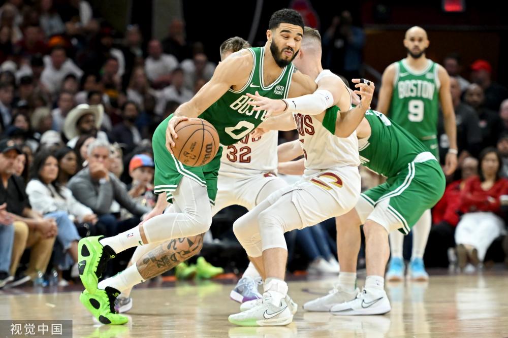 老鹰在激烈 老鹰在激烈